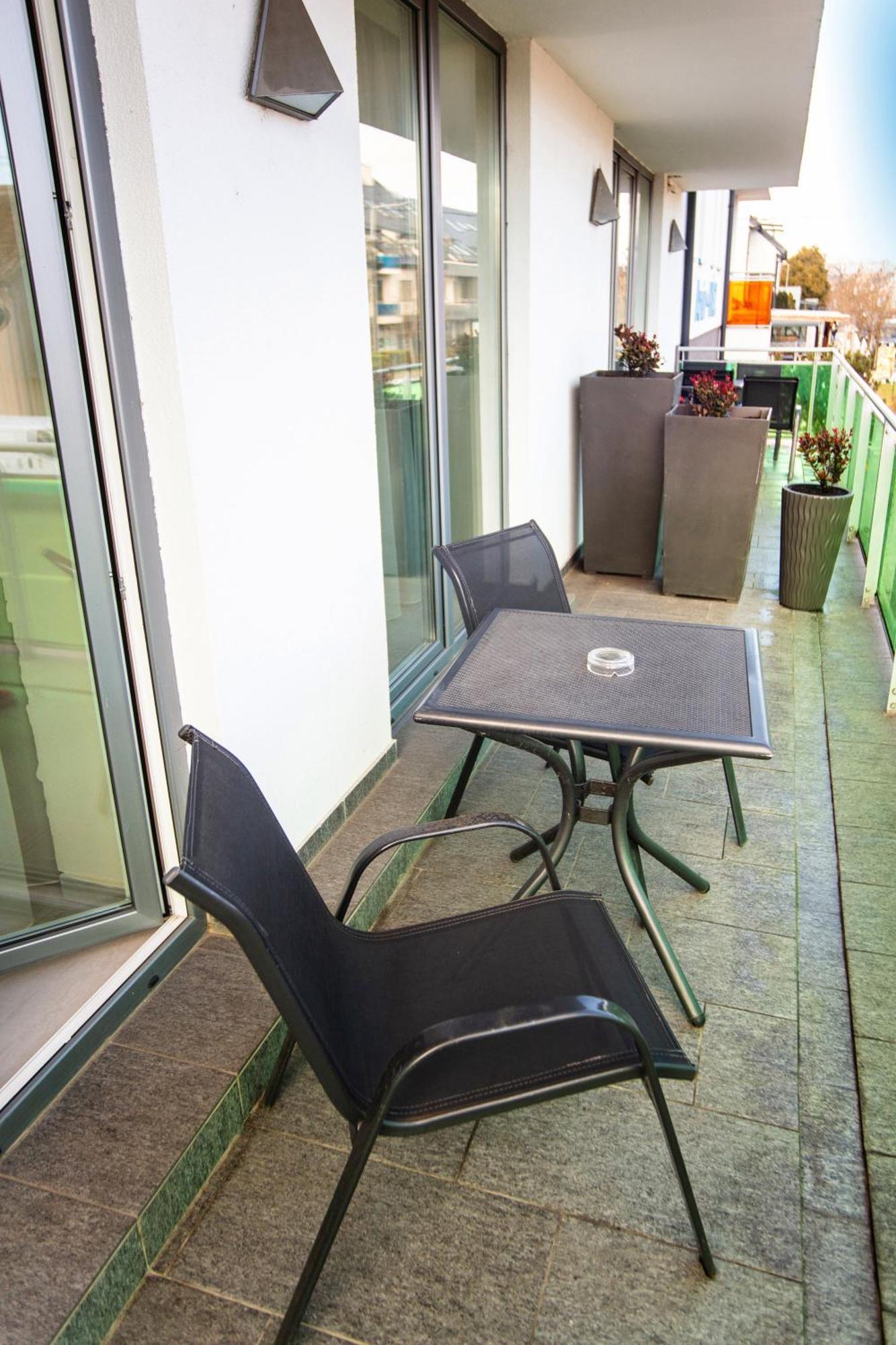 Nemeth Apartmanok Sarvar Exterior foto