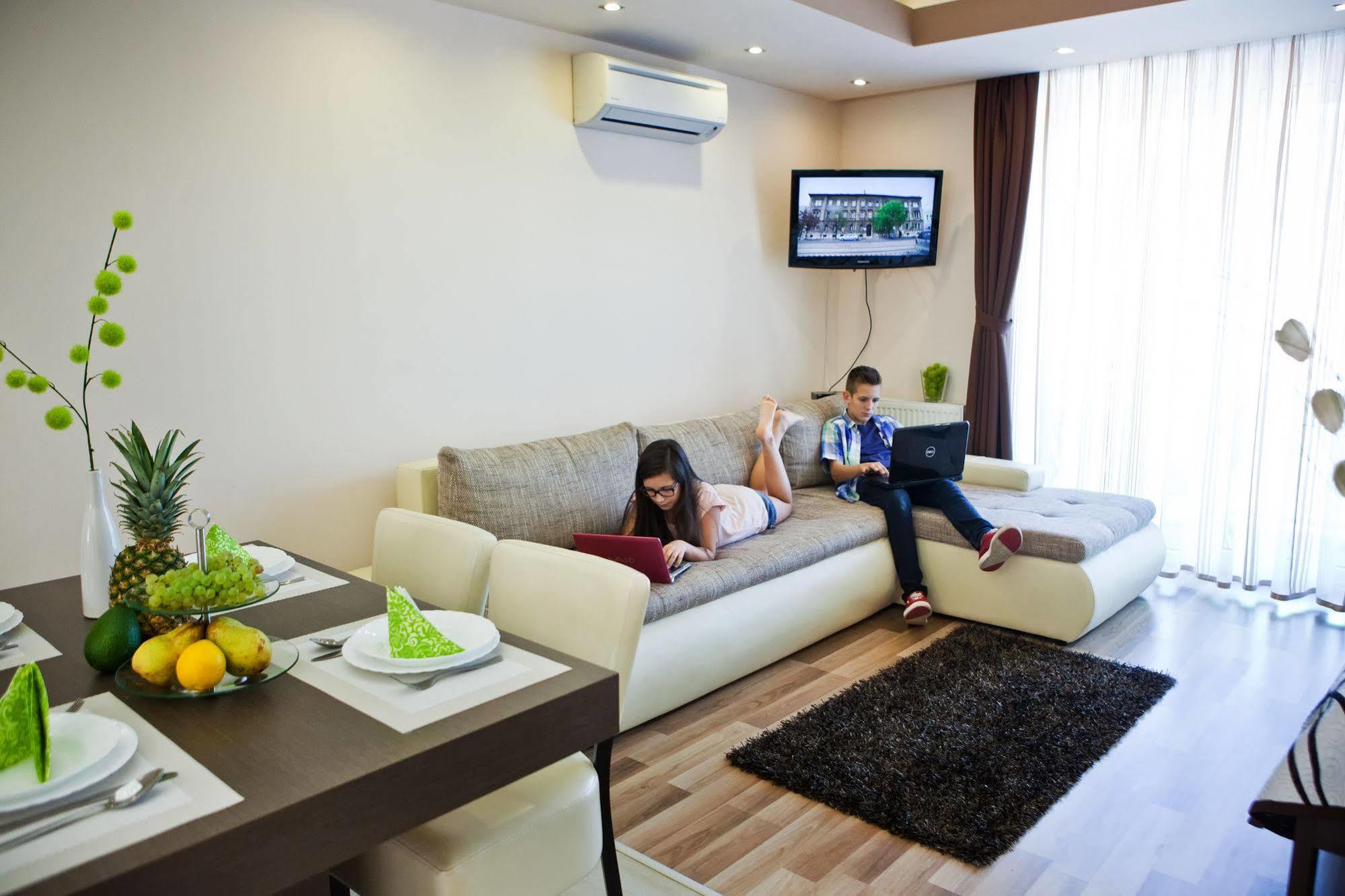 Nemeth Apartmanok Sarvar Exterior foto