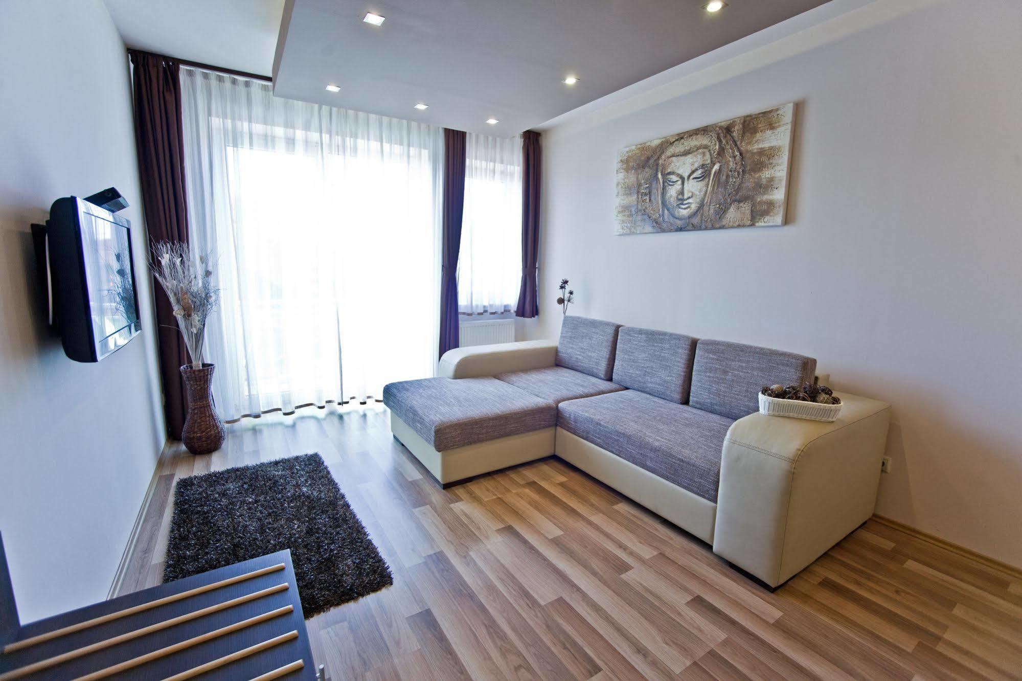 Nemeth Apartmanok Sarvar Exterior foto