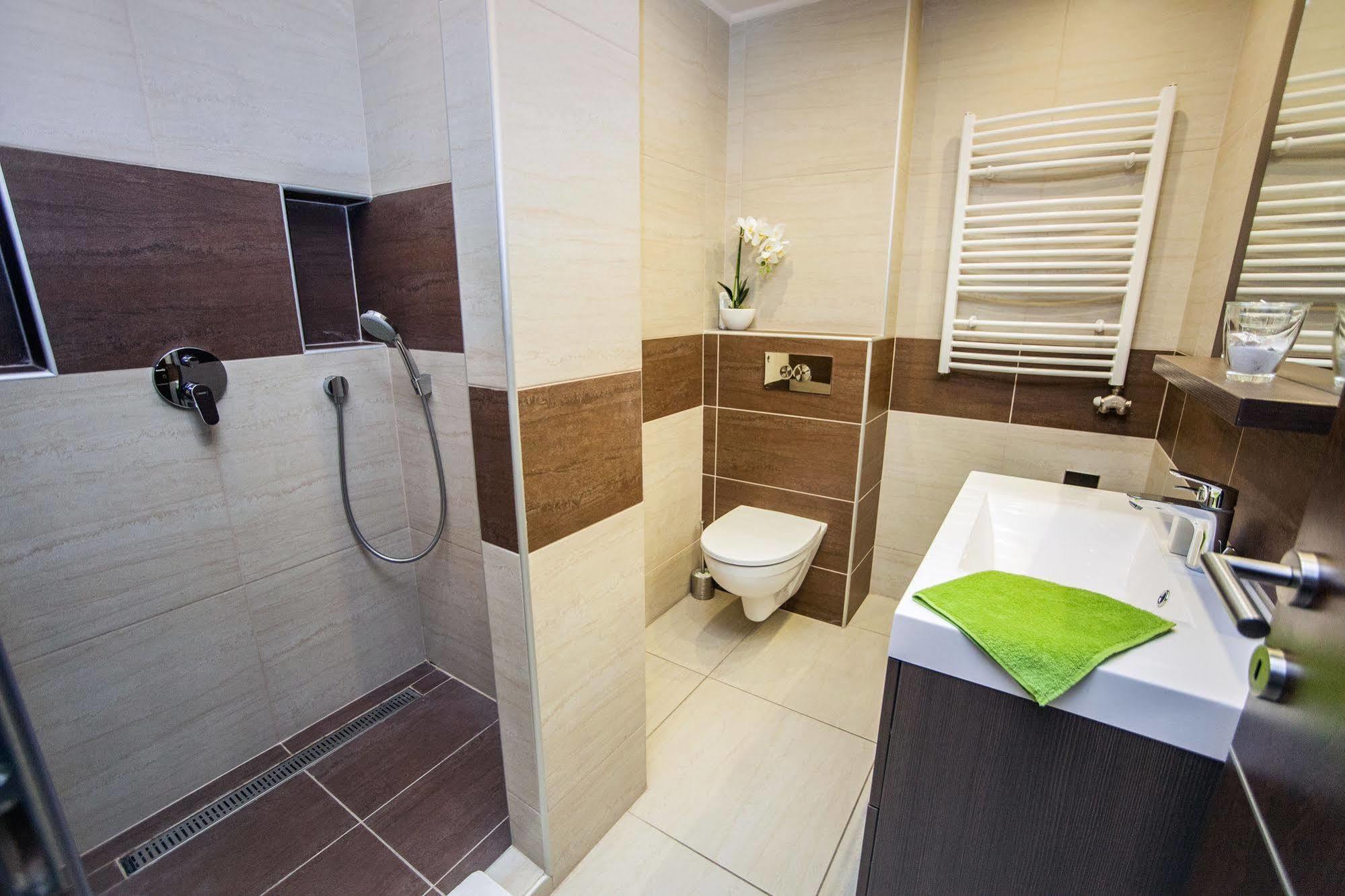 Nemeth Apartmanok Sarvar Exterior foto